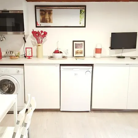 Cozy Apartment In Santa Catarina 리스본